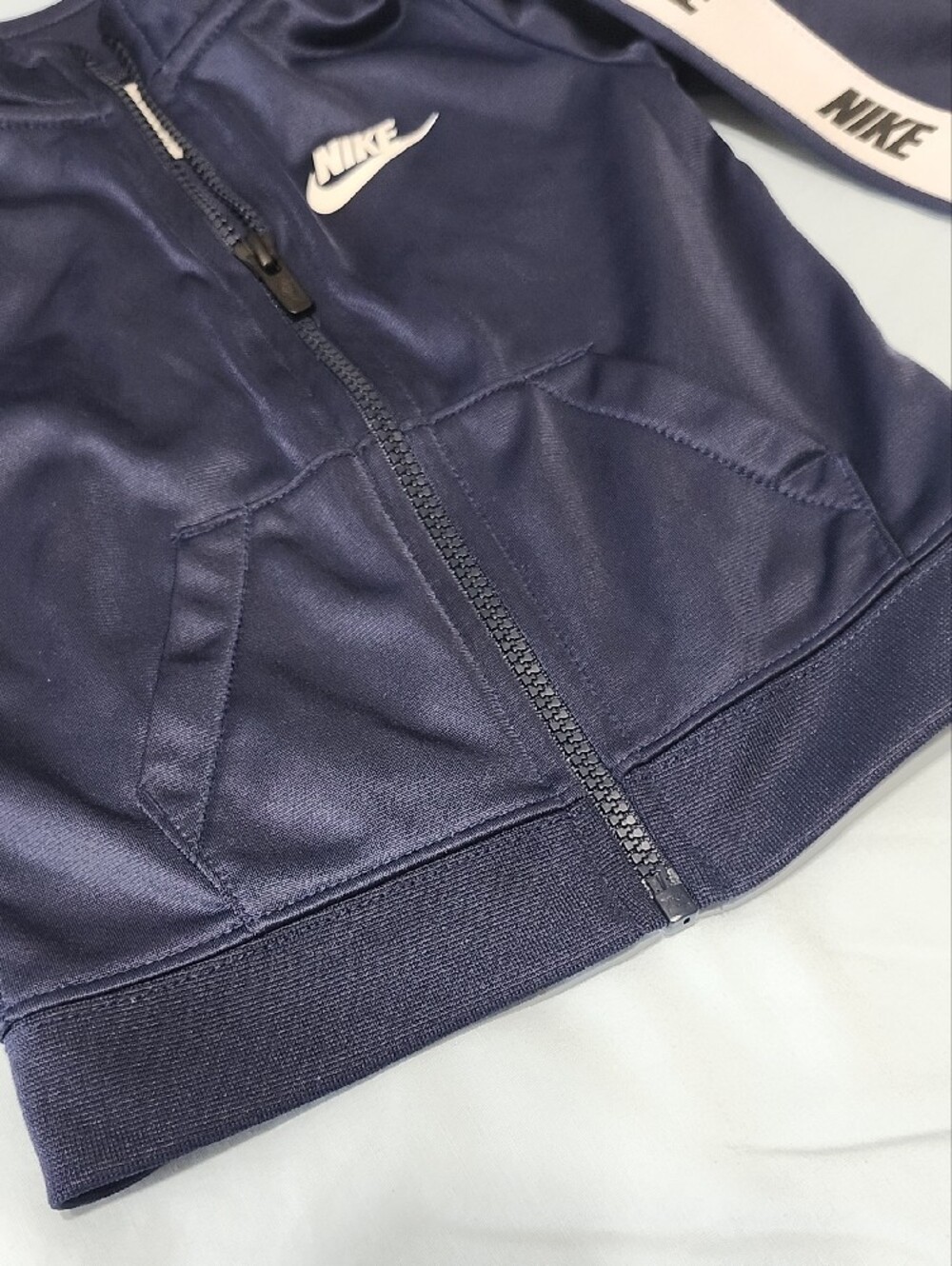 Nike Toddler 2-Piece Full-Zip Set with Logo Taping - 18M - Picture 5 of 6